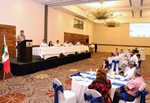 Carlos Morales Vázquez expone avances en el Centro Empresarial de Chiapas