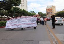 Marchan transportistas en la av. Central de Tuxtla Gutiérrez