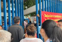 Exigen pensionados del ISSSTE destitución del delegado en Chiapas