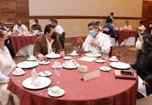 Se reúne Carlos Morales Vázquez con miembros de CANIRAC