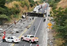 Sobrevive familia a fuerte accidente carretero en la vía Tuxtla-San Cristóbal