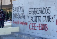Normalistas de la ‘Jacinto Canek’ vandalizan el Palacio de Gobierno