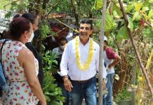 Casa por casa, presenta Paco Rojas propuestas de gobierno a tuxtlecos
