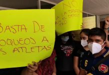 Bloquean a taekwondoínes chiapanecos