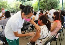 Continúan módulos itinerantes vacunando contra COVID-19 en otras zonas de Tuxtla