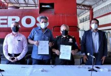Alcalde Carlos Morales Vázquez atestigua firma de Convenio entre SMAPA y Patronato de Bomberos