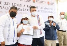 En Huixtla, entrega Rutilio Escandón 337 lotes a familias y área de donación para la construcción del Cobach