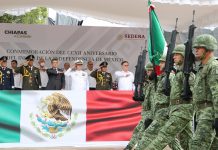 Junto a familias chiapanecas, presencia Rutilio Escandón el desfile por 212 años del Inicio de la Independencia