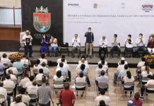 Rutilio Escandón entrega permisos para vehículos tipo mototaxi a transportistas de Acala