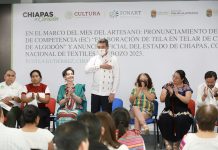 Junto a la Federación, Rutilio Escandón enaltece la labor artesanal en telar de cintura