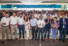 El presidente municipal de Tuxtla celebra el Día del Maestro junto al director del IMSS