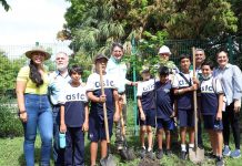 Carlos Morales Vázquez, en compañía de alumnos, realizó una jornada de reforestación en la Planta de Tratamiento de Aguas Residuales (PTAR) Tuchtlan