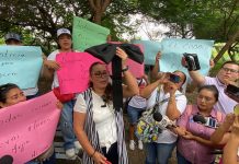 Se manifiestan trabajadores del COBACH por el asesinato de la maestra Berni Flores