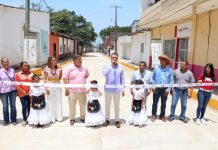 Inaugura Rutilio Escandón pavimentación integral de calles en Huixtla