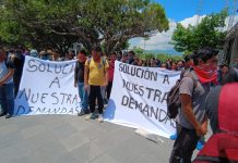 Se manifiestan normalistas de la “Jacinto Canek” en Tuxtla Gutiérrez