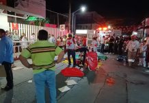 Alumnos de secundaria son evacuados tras desalojo de normalistas