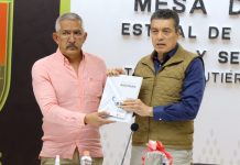 Titular de la FGE Chiapas entrega Informe Anual de Actividades 2023 al gobernador Rutilio Escandón