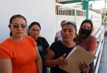 Padres de familia exigen la destitución de maestra