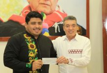 Entrega Rutilio Escandón recursos económicos al ganador del PED 2023, Maximiliano García Betanzos