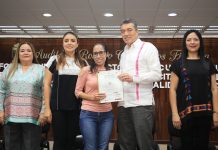 Entrega Rutilio Escandón constancias de capacitación del curso “Cultivo y Gestión de la Calidad del Café”