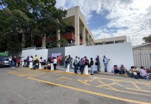 Trabajadores toman las oficinas de la Secretaría de Educación