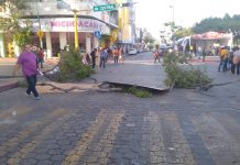 Pobladores de Mitontic bloquean el primer cuadro de Tuxtla