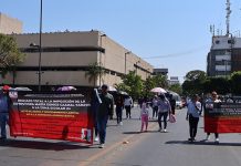 Marchan para demandar la destitución de la supervisora de la zona 131