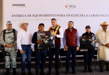 Entrega Rutilio Escandón vehículos y equipamiento a policías municipales de la Región De Los Bosques