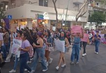 Mujeres marchan en Chiapas en conmemoración del 8 de marzo
