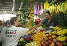 Continúan las visitas a mercados tuxtlecos por Olga Luz Espinosa candidata al gobierno de Chiapas
