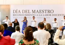 Reconocen a maestras y maestros por su trabajo a favor de la niñez y juventud de Chiapas