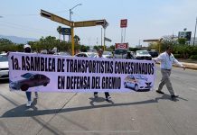 Marchan taxistas en Tuxtla