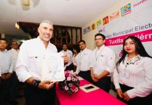 Recibe Angel Torres constancia de mayoría como presidente municipal electo de Tuxtla