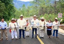 Entrega Rutilio Escandón camino Chanal-La Mendoza que unirá a comunidades indígenas