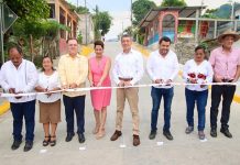 En Pichucalco, Rutilio Escandón inaugura la pavimentación de la calle principal