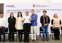 Rutilio Escandón entrega tres aulas móviles al Instituto de Capacitación y Vinculación Tecnológica de Chiapas