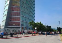 Burócratas toman la Torre Chiapas