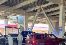 Dejan dos ejecutados en una camioneta abandonada en Plaza Cristal