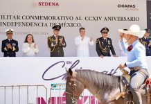 Presencia Rutilio Escandón el Desfile Cívico-Militar por el 214 Aniversario del Inicio de la Independencia de México