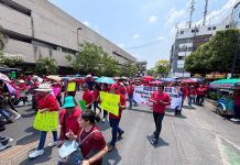 Miles de trabajadores se movilizan en Tuxtla por el día del trabajo