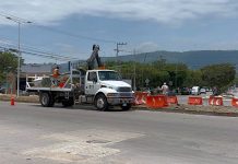 De noche y con policías, Ángel Torres impone cierre del crucero de Patria Nueva