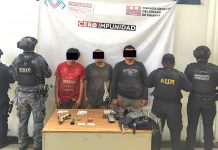 Detienen a tres sujetos con armas de fuego y presuntos narcóticos