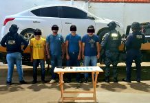 Detienen a cuatro masculinos en posesión de presuntos narcóticos, arma de fuego y vehículo con reporte de robo en Villaflores