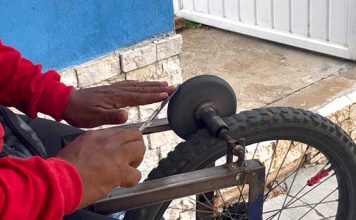 Afiladores resisten en Tuxtla: oficio tradicional enfrenta baja demanda y desconfianza