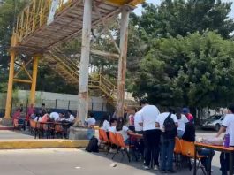Alumnos de la Normal de Estado bloquean Calzada Sumidero en Tuxtla Gutiérrez