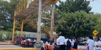 Alumnos de la Normal de Estado bloquean Calzada Sumidero en Tuxtla Gutiérrez