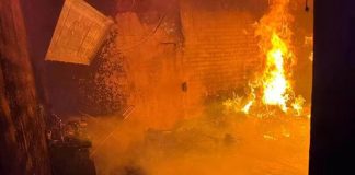 Voraz incendio causa daños a una vivienda