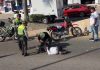 Veloz vehículo arrolla a un motociclista en Tuxtla