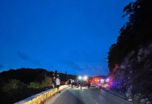 Fuerte accidente entre colectivo y otro vehículo cierra por completo la carretera Comitán–Tzimól