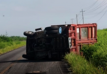 Vuelca camion en la 190